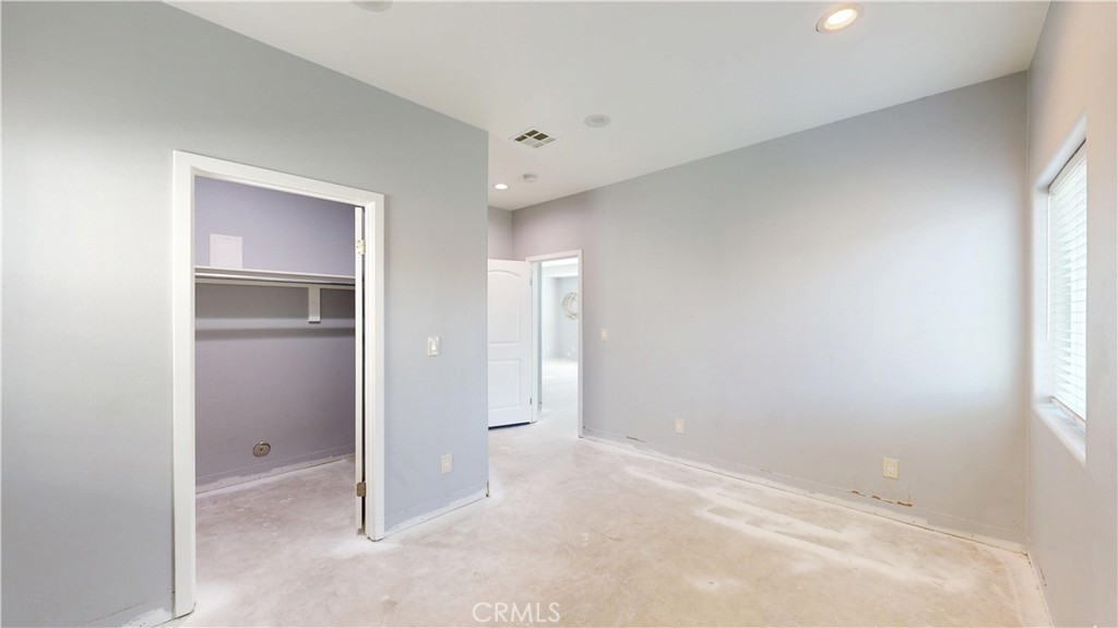 2712 New Ave