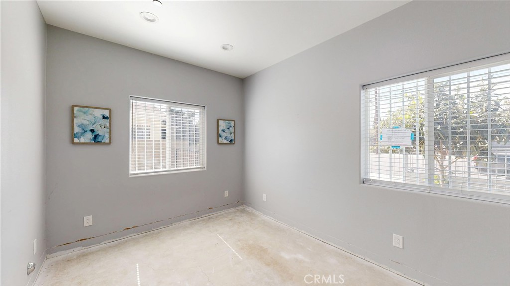 2712 New Ave