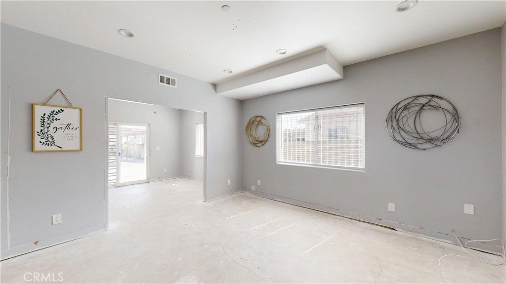 2712 New Ave