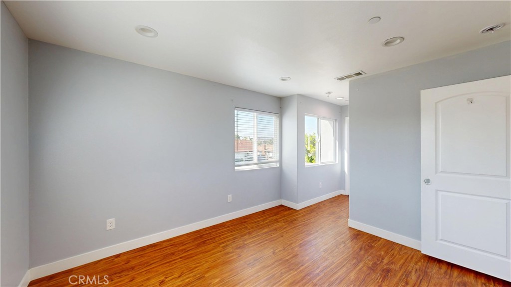 2712 New Ave