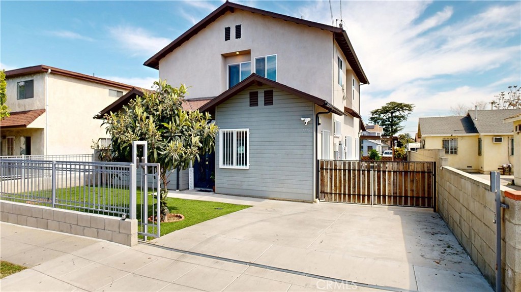 2712 New Ave
