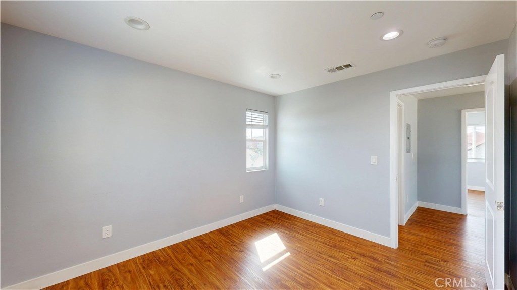 2712 New Ave