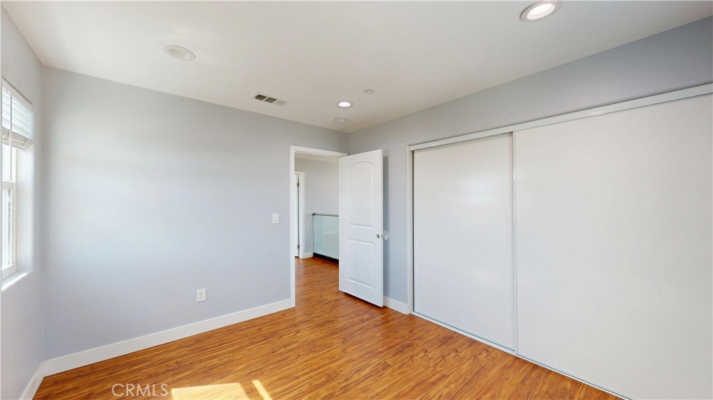 2712 New Ave