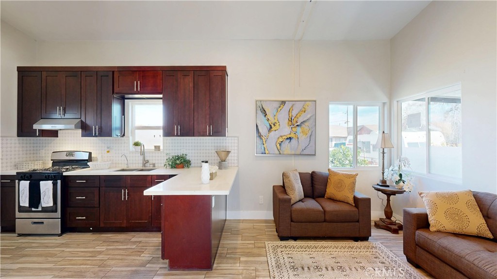 2712 New Ave