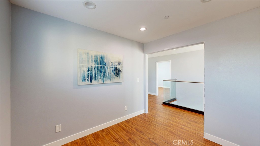 2712 New Ave