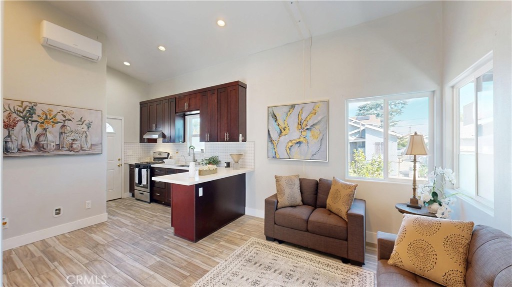 2712 New Ave