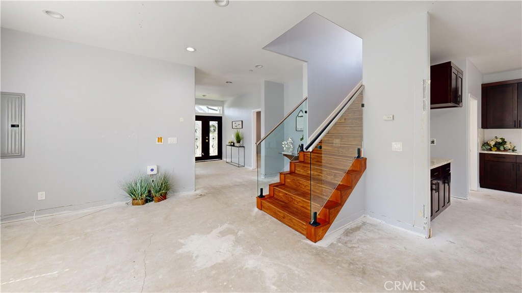 2712 New Ave