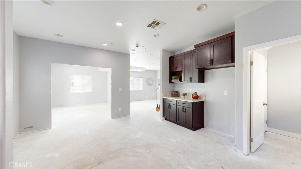 2712 New Ave