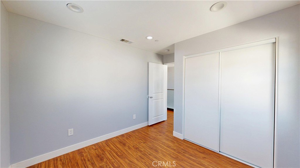 2712 New Ave