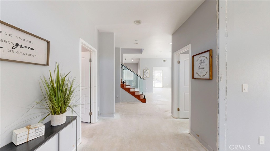 2712 New Ave