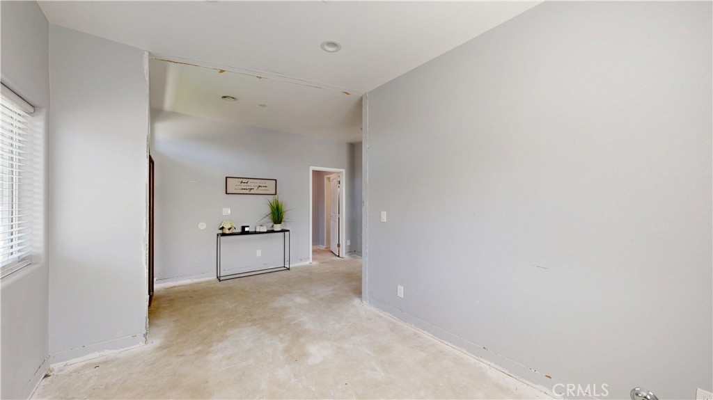 2712 New Ave