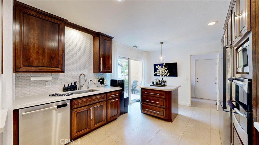 1421 Rust Court