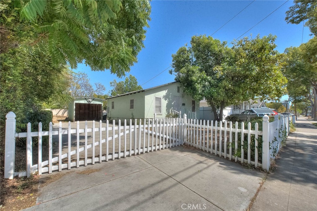 421 N Cypress
