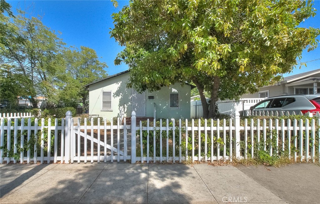 421 N Cypress
