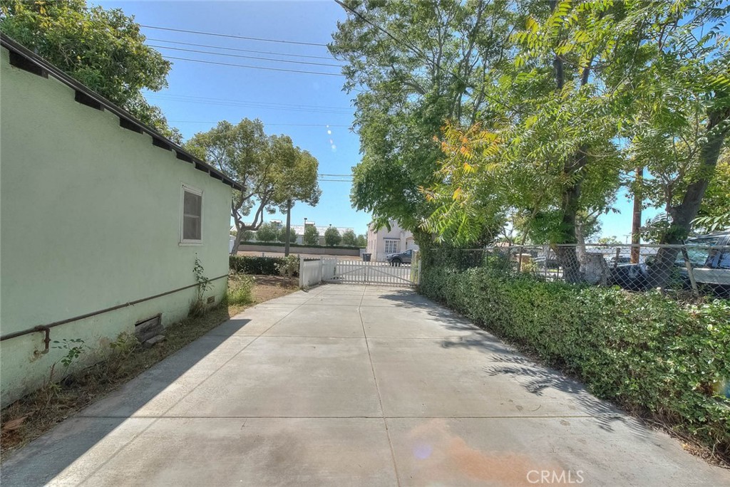 421 N Cypress