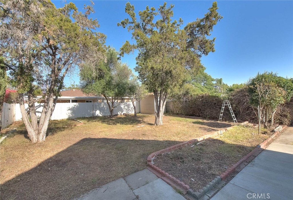 469 N Cypress