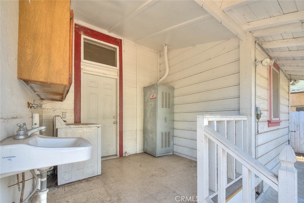 469 N Cypress
