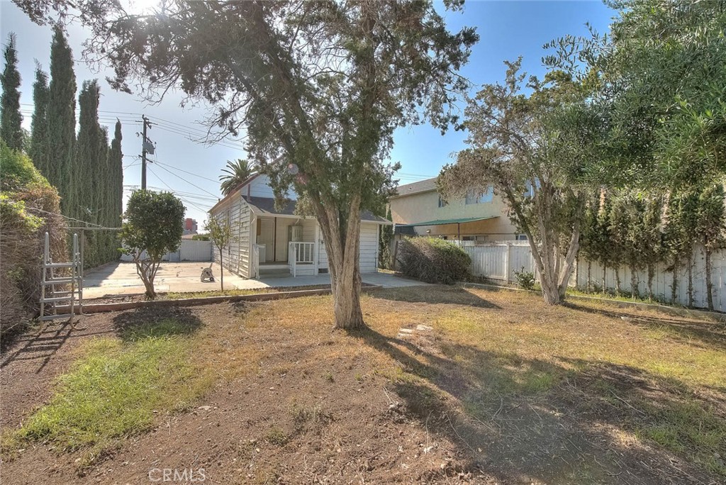 469 N Cypress