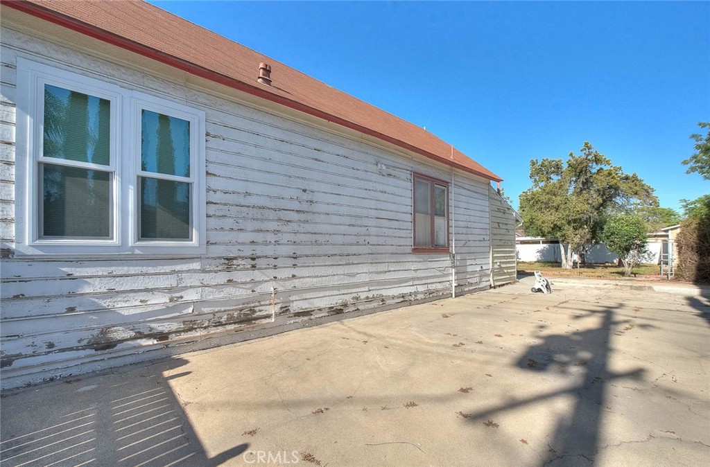 469 N Cypress