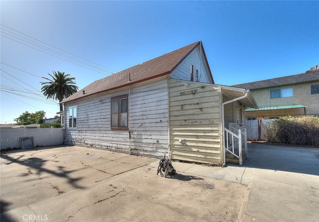 469 N Cypress