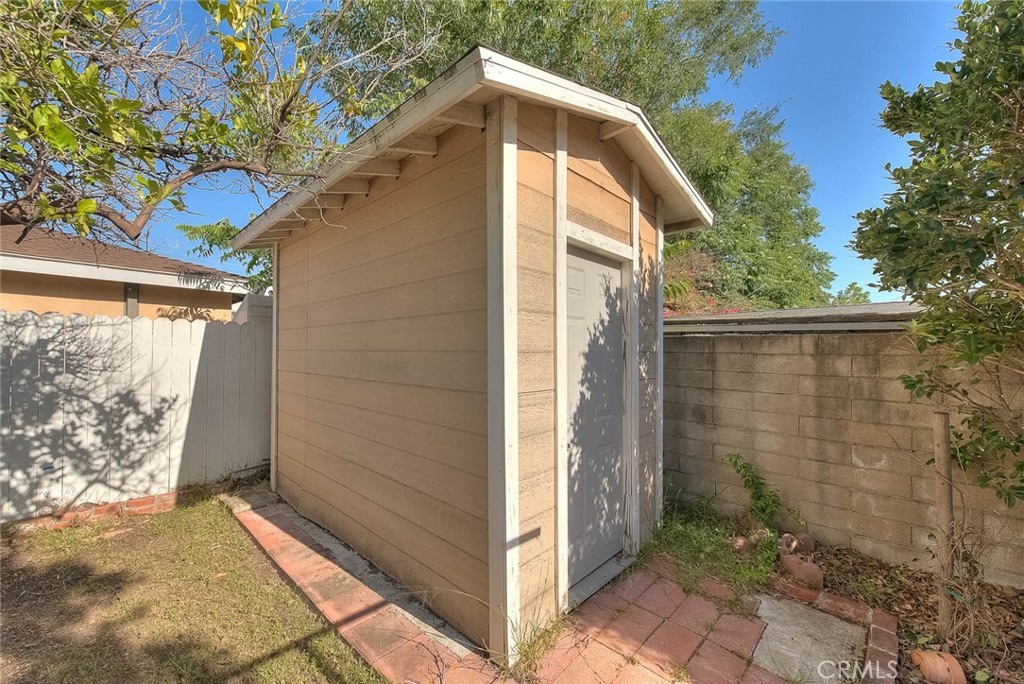 469 N Cypress