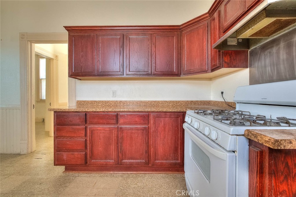 469 N Cypress