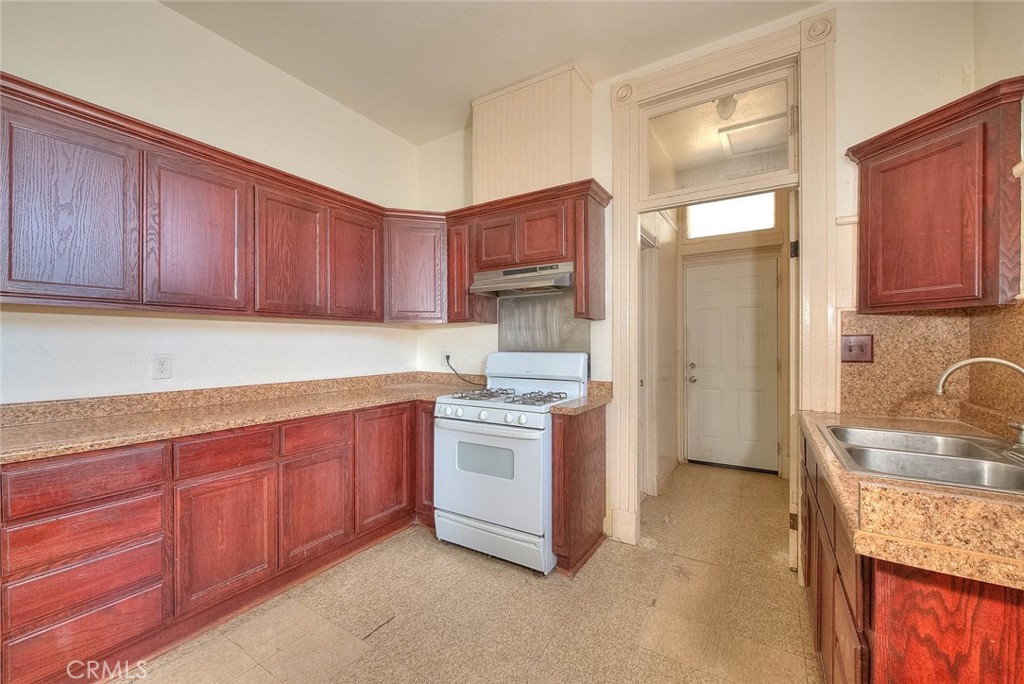469 N Cypress