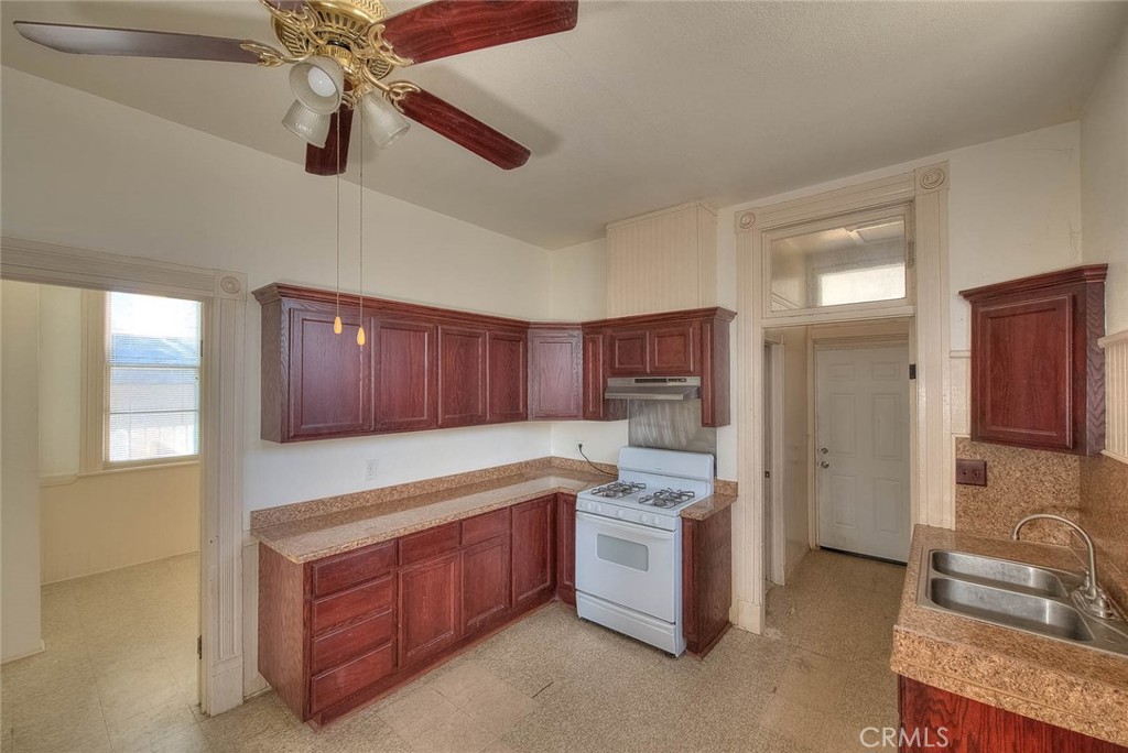 469 N Cypress