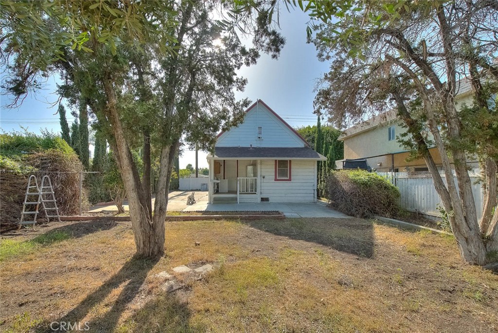 469 N Cypress