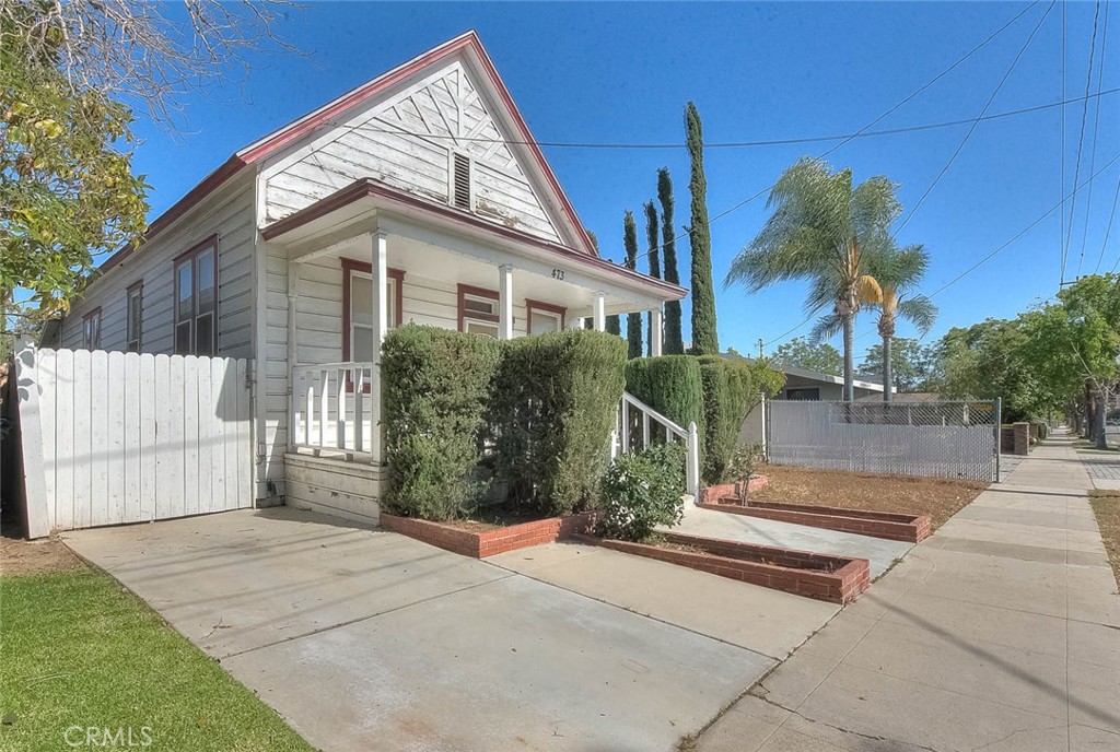 469 N Cypress