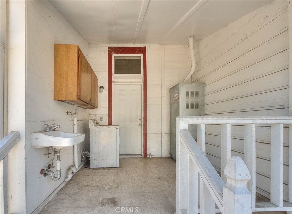 469 N Cypress