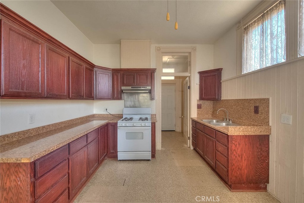 469 N Cypress