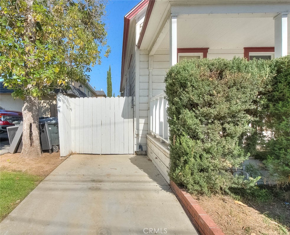 469 N Cypress