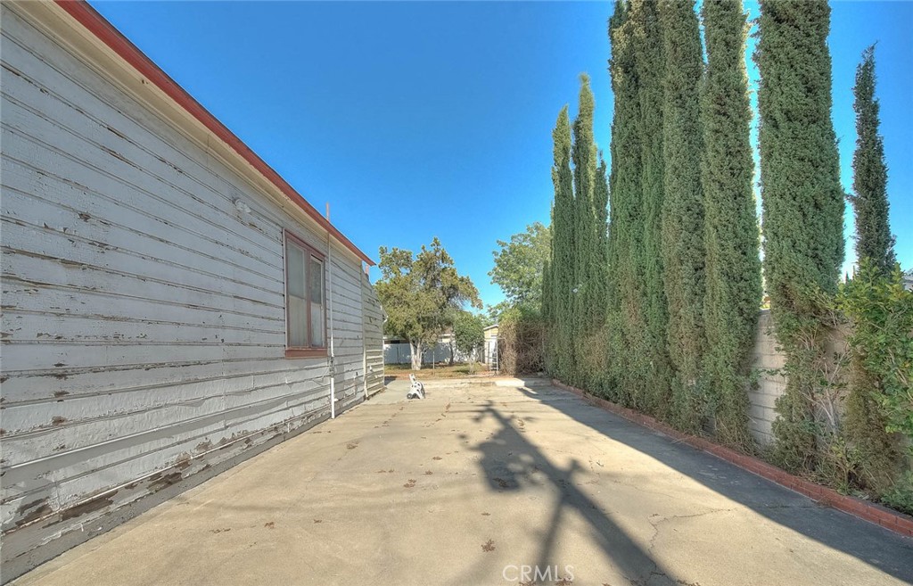 469 N Cypress