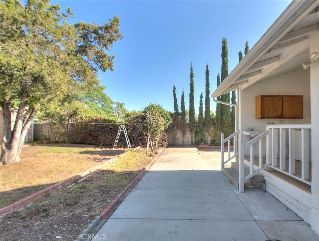 469 N Cypress