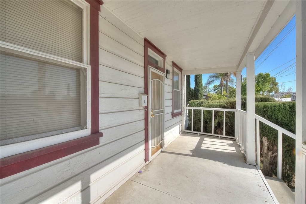 469 N Cypress