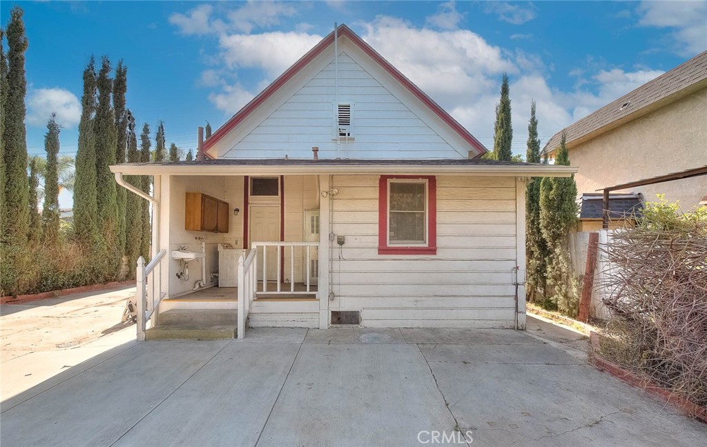 469 N Cypress