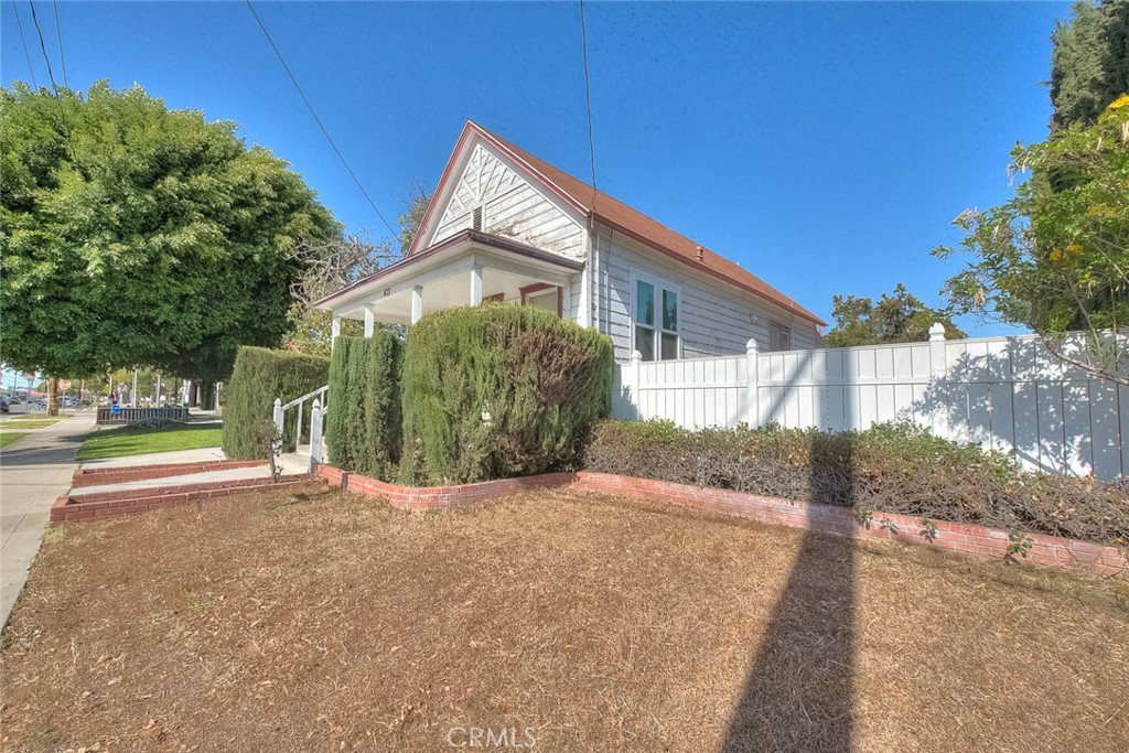469 N Cypress