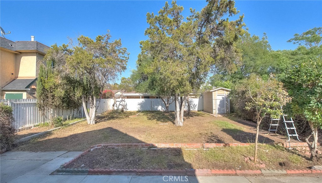 469 N Cypress