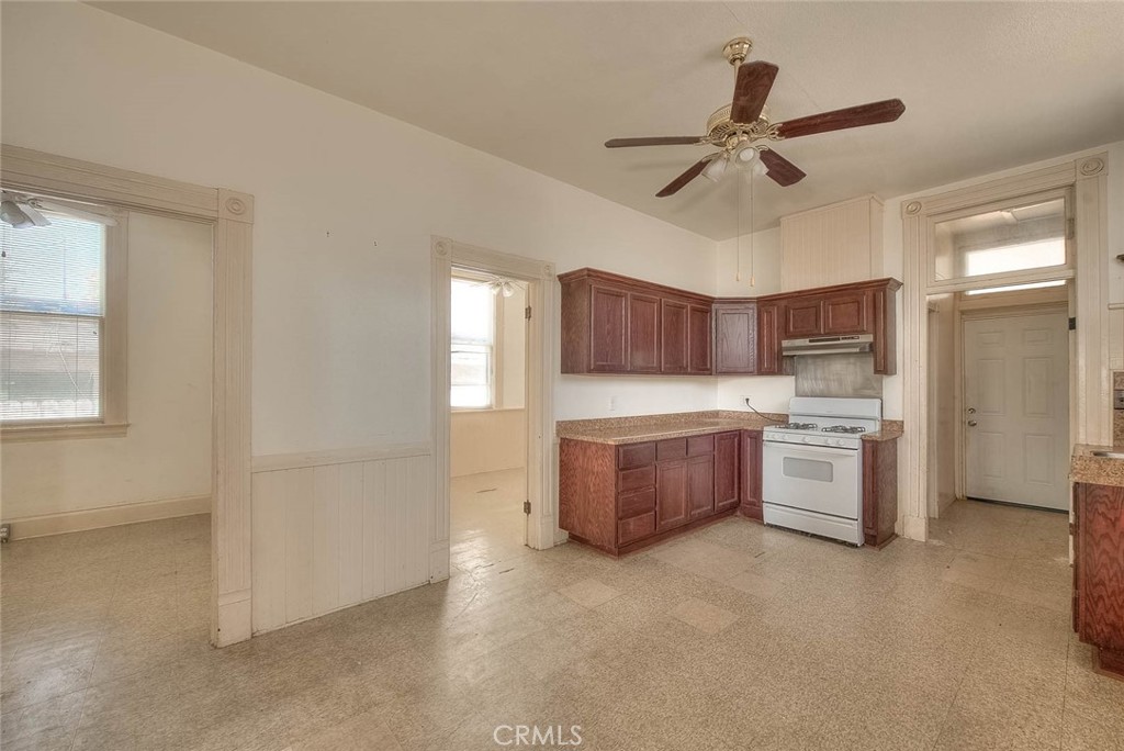 469 N Cypress