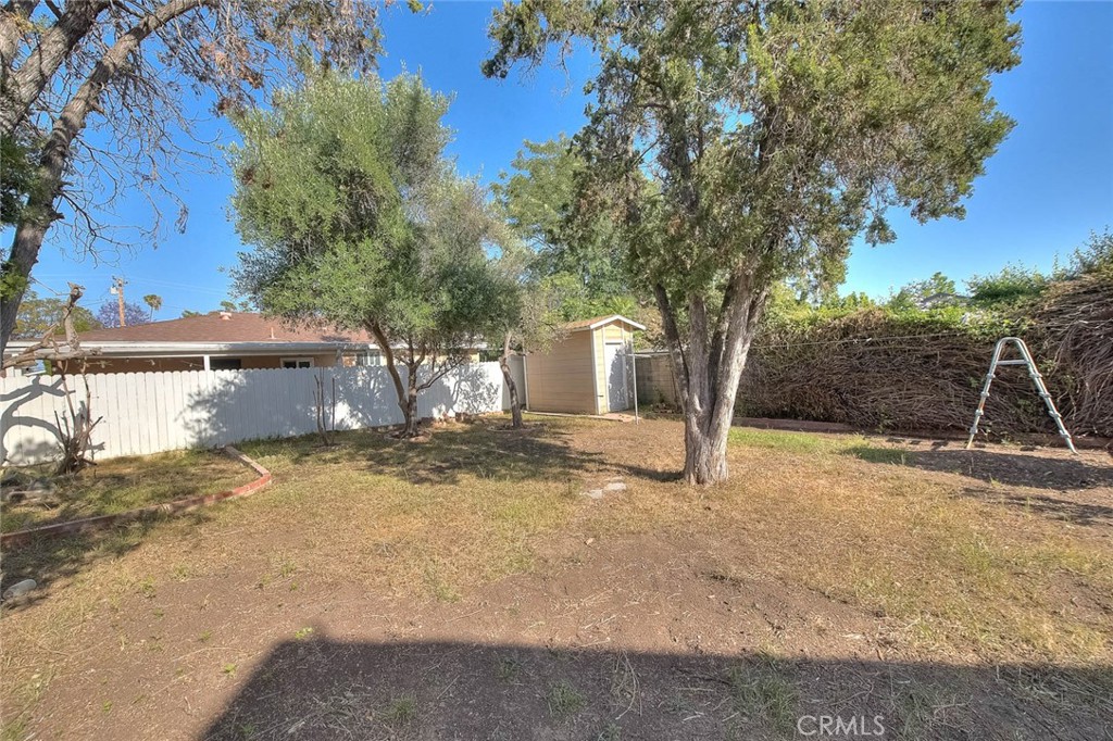 469 N Cypress