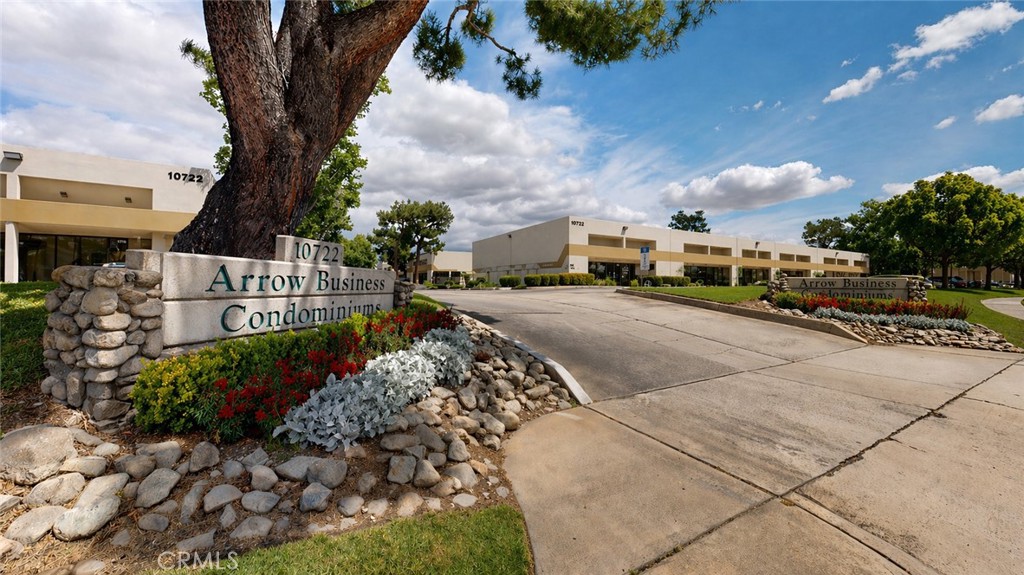 10722 E Arrow