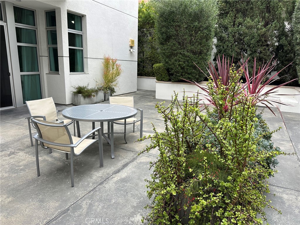 238 S Arroyo 213
