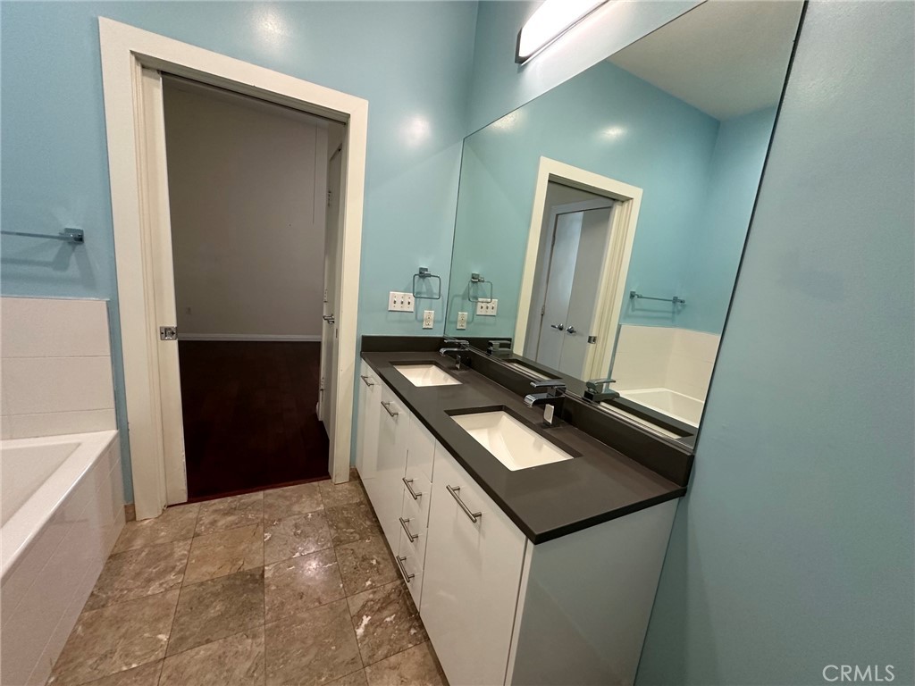 238 S Arroyo 213