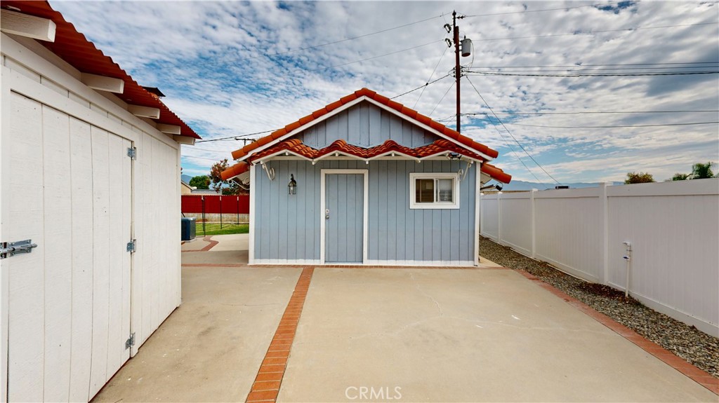 6031 Riverside Ave