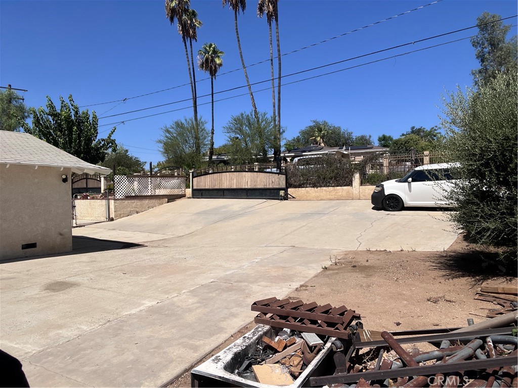 25325 Mountain Cliff