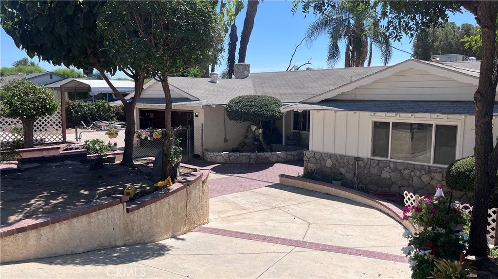 25325 Mountain Cliff
