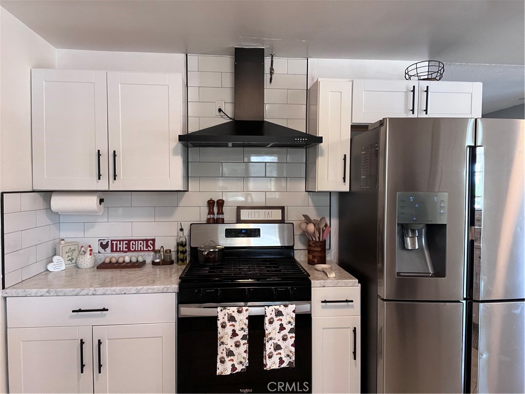25325 Mountain Cliff