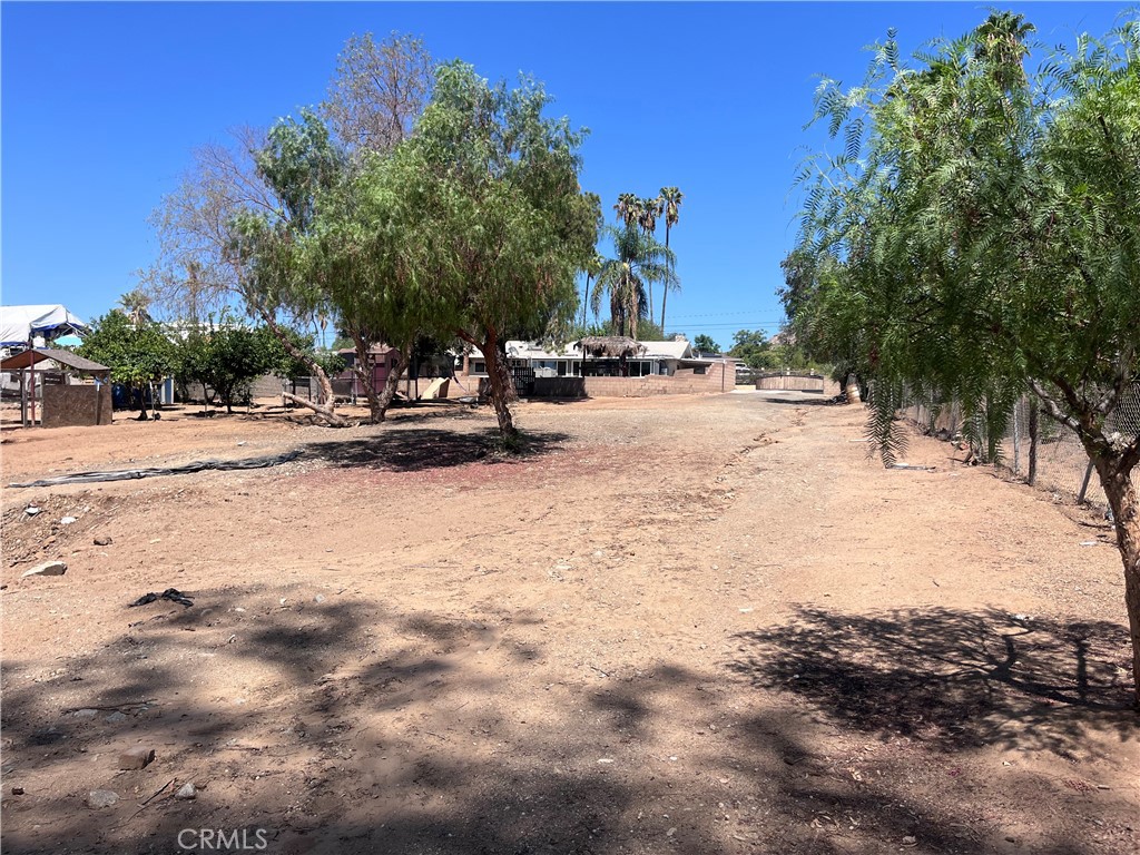25325 Mountain Cliff
