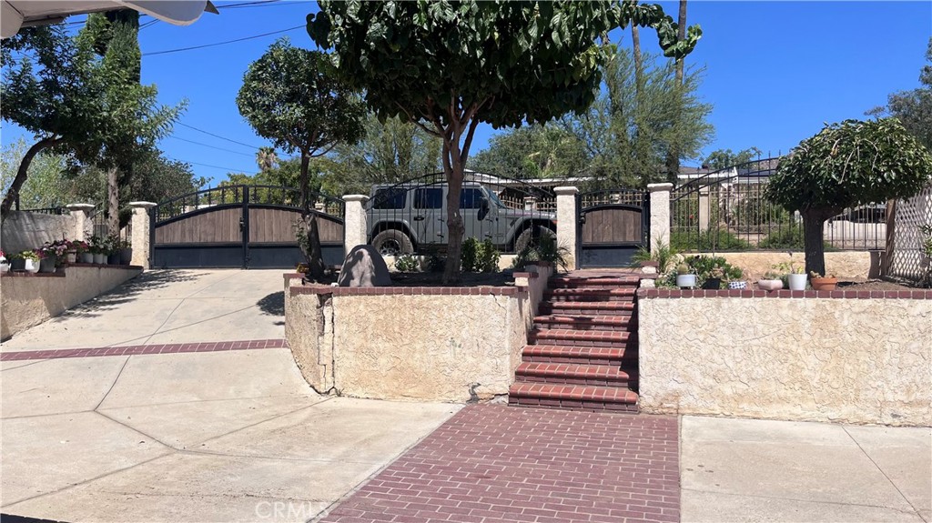 25325 Mountain Cliff